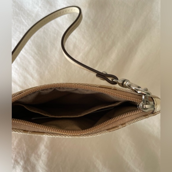 Coach F45608 Light Khaki/White wristlet NEW! - Picture 4 of 4